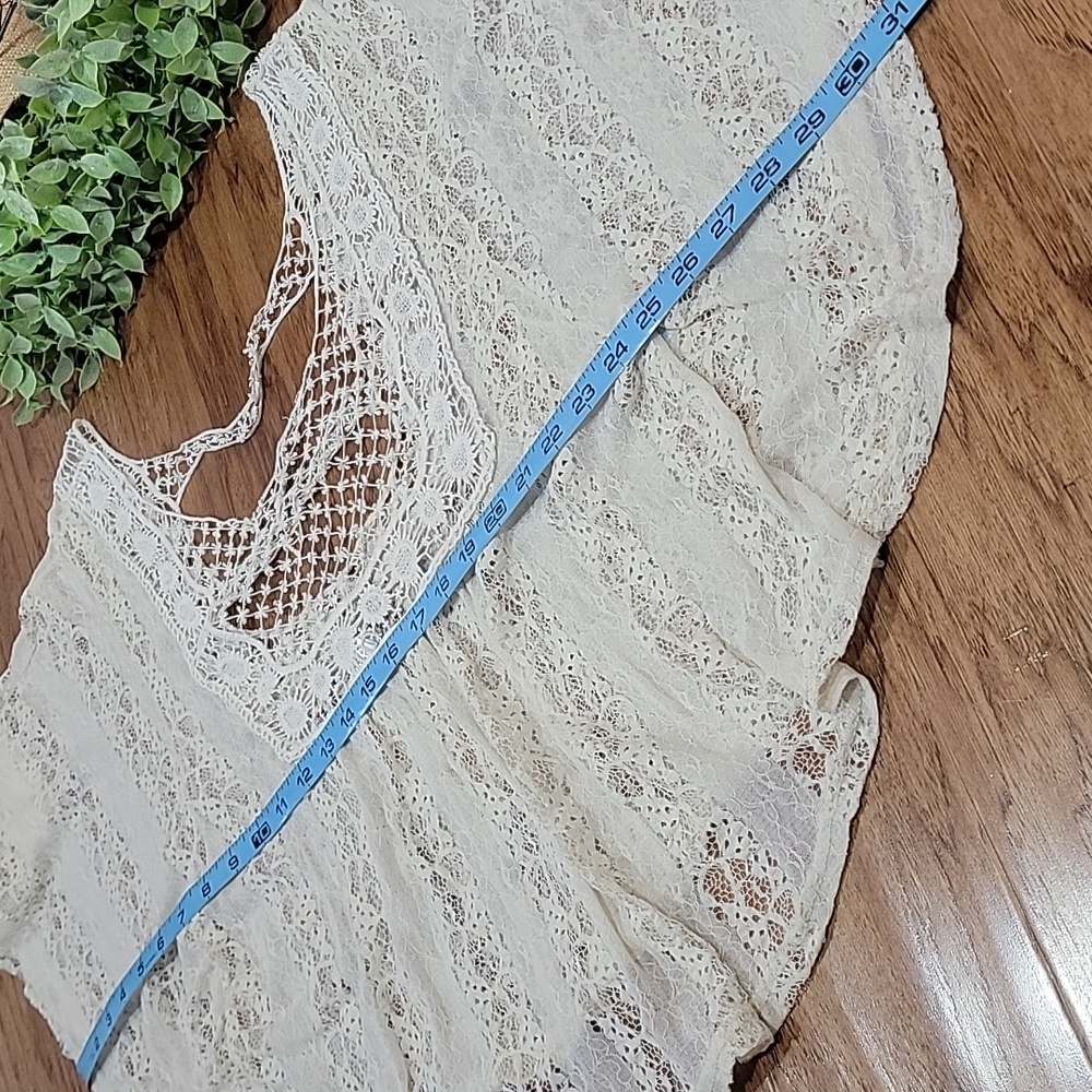 3/$10 *Vivid Co Lace Batwing Blouse - Picture 7 of 10